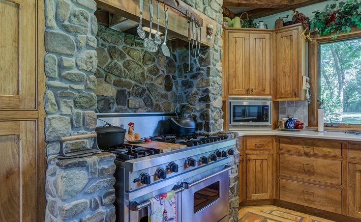 A Kitchen That Feels Like a Hug